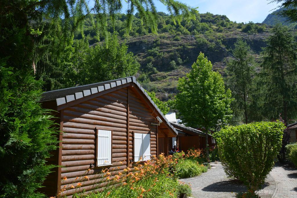 A La Rencontre Du Soleil - Camping Hotel Le Bourg-dʼOisans Eksteriør billede