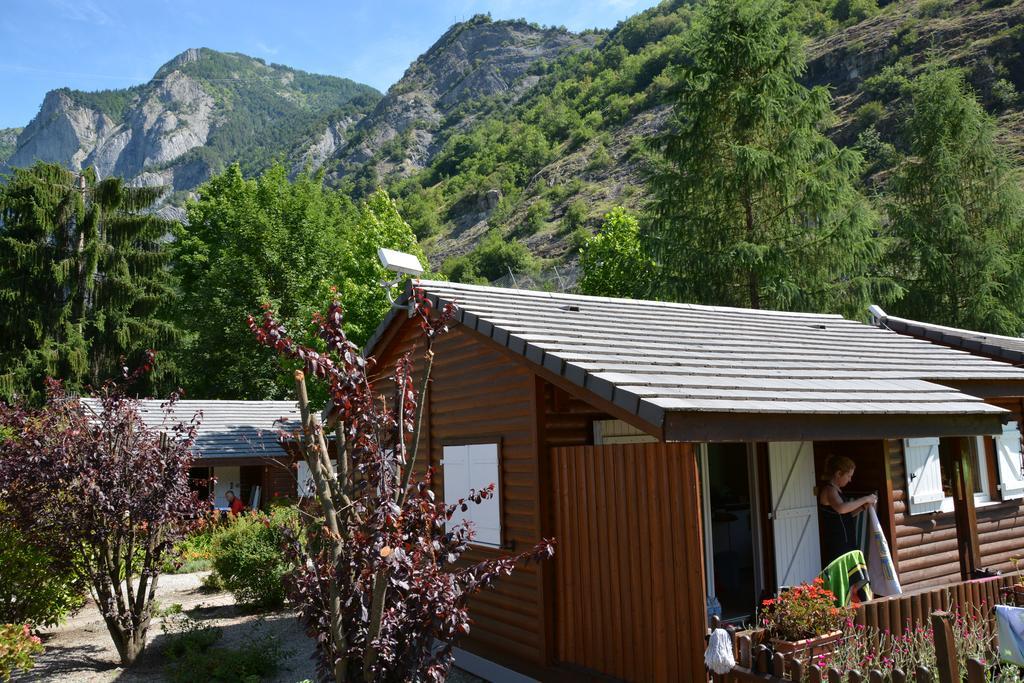 A La Rencontre Du Soleil - Camping Hotel Le Bourg-dʼOisans Eksteriør billede