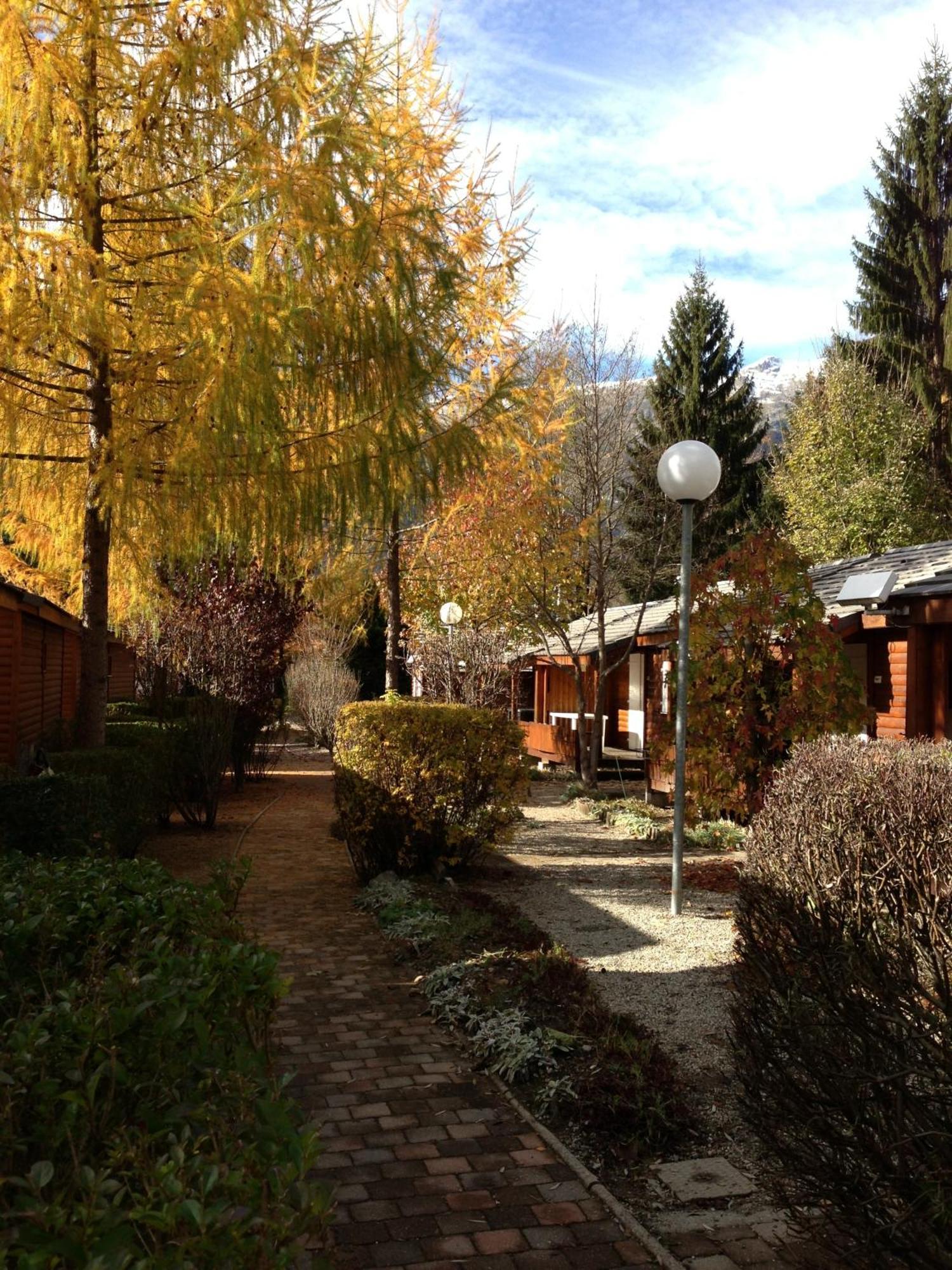 A La Rencontre Du Soleil - Camping Hotel Le Bourg-dʼOisans Eksteriør billede