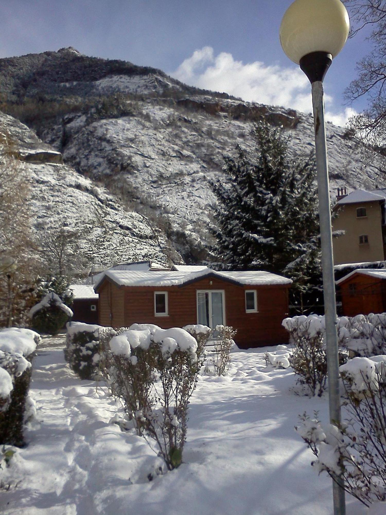 A La Rencontre Du Soleil - Camping Hotel Le Bourg-dʼOisans Eksteriør billede